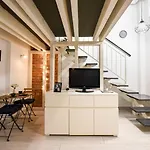 Regina Elisabeta Duplex-style Studios: Cozy Haven In The City Center דירה *