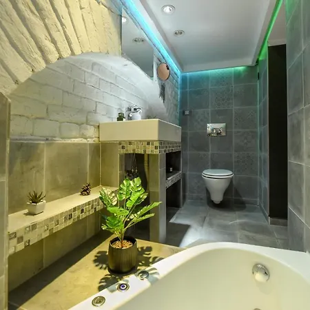 Regina Elisabeta Duplex-style Studios: Cozy Haven In The City Center * Bucharest