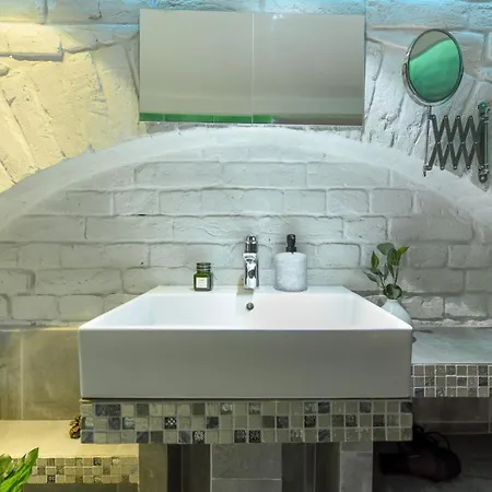 Regina Elisabeta Duplex-style Studios: Cozy Haven In The City Center Apartment