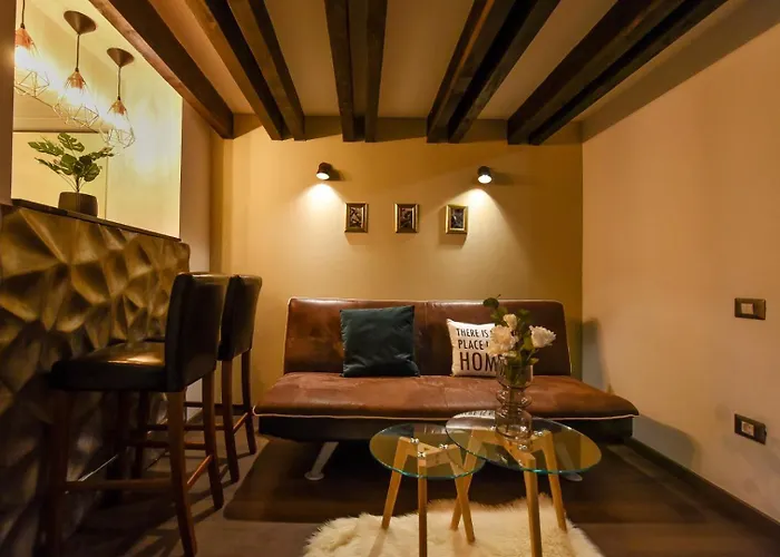 Regina Elisabeta Duplex-style Studios: Cozy Haven In The City Center Bucarest
