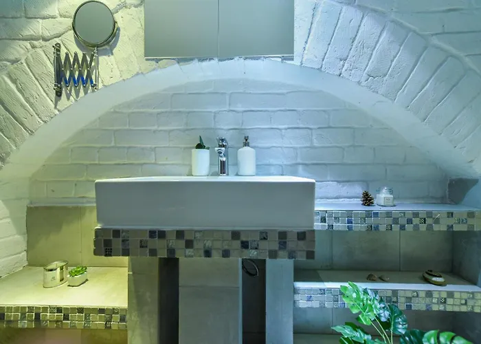 Regina Elisabeta Duplex-style Studios: Cozy Haven In The City Center