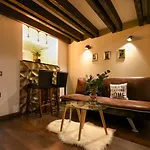 Appartamento Regina Elisabeta Duplex-style Studios: Cozy Haven In The City Center *