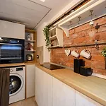 Regina Elisabeta Duplex-style Studios: Cozy Haven In The City Center 公寓