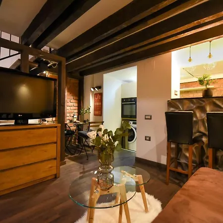 Regina Elisabeta Duplex-style Studios: Cozy Haven In The City Center * Bucarest