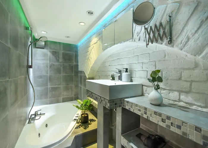 Regina Elisabeta Duplex-style Studios: Cozy Haven In The City Center Apartment
