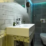 Regina Elisabeta Duplex-style Studios: Cozy Haven In The City Center アパート